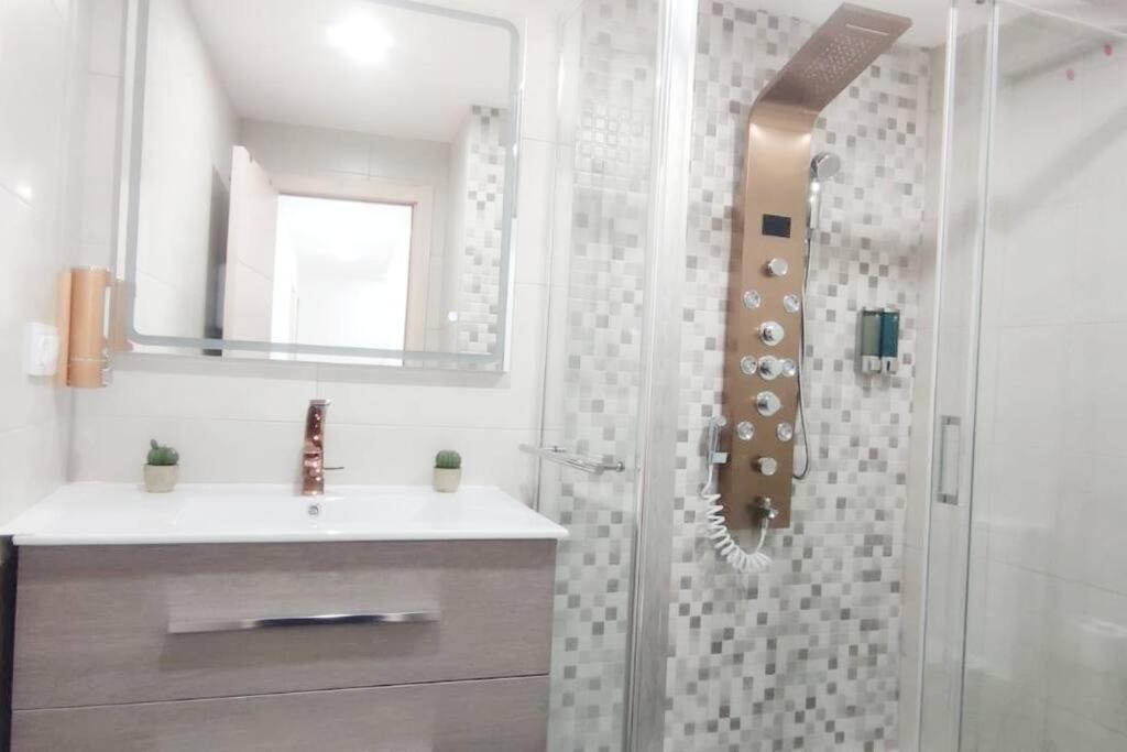 Apartamento - LUJO - Parking, Maquina Arcade, Wifi y Netflix Oviedo Exterior foto
