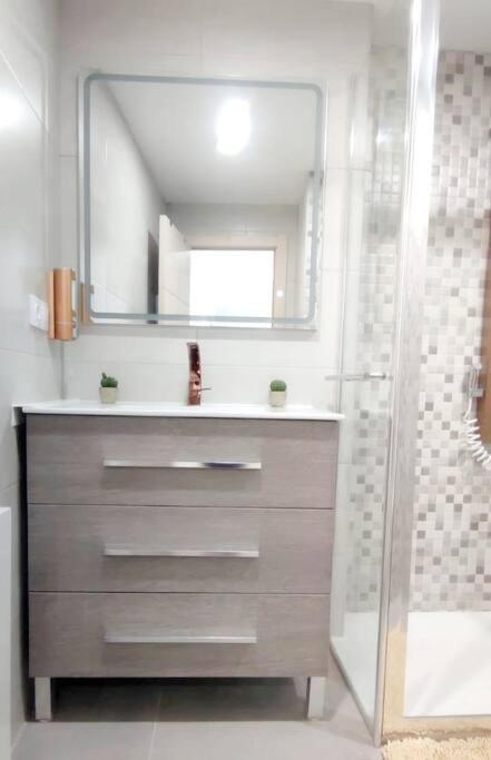 Apartamento - LUJO - Parking, Maquina Arcade, Wifi y Netflix Oviedo Exterior foto